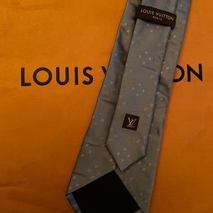 100% authentic Louis Vuitton silk tie